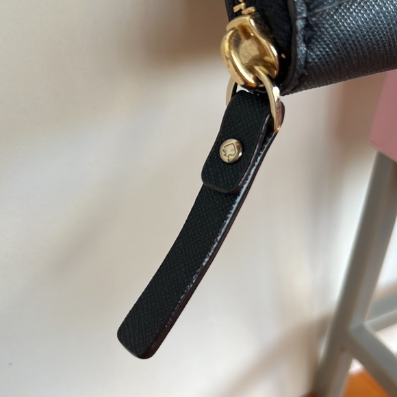 NWOT Kate Spade Black Leather Zip around Wallet, as pictured - Picture 2 of 9